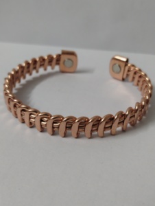 Brazalete de Cadena Trenzada en Oro Rosa, Joyería Metálica Hecha a Mano, Estilo de Lujo para Hombres y Mujeres - Product Image 2