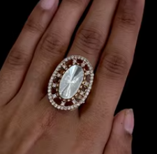 แหวนพลอยเพชรสีขาวทันสมัยพร้อมเพทายเป็นประกายสำหรับใส่ไปปาร์ตี้สำหรับผู้หญิงและเด็กผู้หญิงสำหรับงานแต่งงานที่ทำจากทองเหลือง - Product Image 2