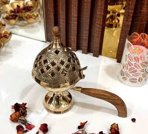 Quemador de incienso de latón con mango de madera |   Quemador de Loban Dhoop Religioso para Primavera y Verano |   Decoración para el Hogar Hecha a Mano y Ecológica - Product Image 4