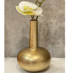 Vase à fleurs en aluminium doré fait à la main chef-d 'œuvre artisanal pour élever votre décoration intérieure élégance artisanale - Product Image 3