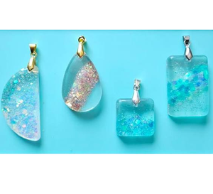 Colgante de Resina con Diseño de Purpurina Más Vendido al por Mayor, Joyería de Vestir Occidental de Última Tendencia con Color Personalizado - Product Image 3