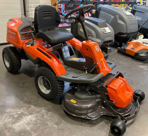 Cortadora de Césped Husqvarna Rider R214C Nueva con Tecnología Combi Deck, Construcción Duradera, Máquina Eficiente para Cortar Césped - Product Image 1