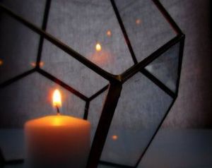 Décoration d'intérieur et d'extérieur : Porte-bougie en verre doré personnalisé, à suspendre ou à poser, lanterne de sol et suspendue pour événements - Product Image 2
