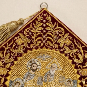 Decoración de Iglesia Bordada con la Sagrada Trinidad en Terciopelo con Borlas Doradas - Product Image 5