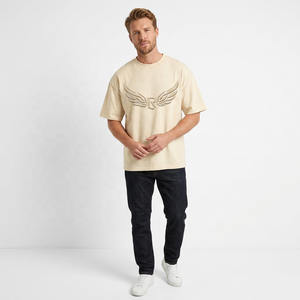 Camiseta Oversize para Hombre con Alas en Relieve y Logotipo R en el Frente, Manga Corta, Casual, Tejida, Cuello Redondo, Beige - Product Image 3