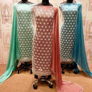 Ensemble Salwar Kameez de mariée richement brodé avec dupatta haut de gamme pour la collection de cérémonies de mariage, disponible au prix d'usine - Product Image 2