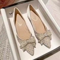 Zapatos de moda 2025 nuevos zapatos de moda de mujer suaves antideslizantes de tacón grueso de boca baja con punta estrecha para ropa de carrera