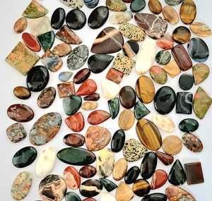 Mélange de pierres précieuses naturelles en cabochon, tailles et formes variées, pour la fabrication de bijoux, destiné aux grossistes, détaillants et fabricants, pour anneaux en macramé - Product Image 1