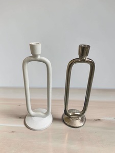 UNICORN HANDICRAFTS Ensemble de porte-bougies modernes minimalistes, finition métallique blanche, décoration d'intérieur, design artistique, durable - Product Image 1