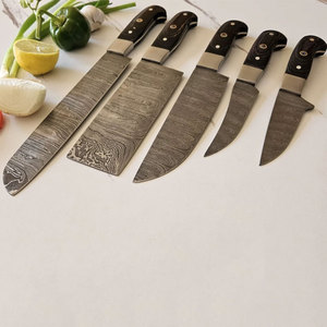 Ensemble de couteaux de cuisine professionnels en acier Damas avec étui en cuir pour les passionnés de cuisine et les chefs - Product Image 1