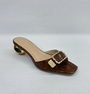 Mules pour femmes en cuir PU à motif crocodile, talon circulaire sculpté bas en métal, boucle dorée épaisse, bout ouvert, pour l'été et les soirées - Product Image 3