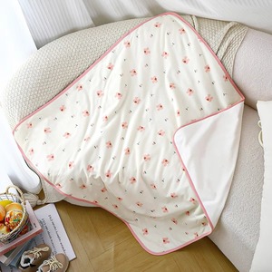 Manta de Algodón Floral Estilo Pastoral con Ribete Rosa, Textura Suave y Agradable para la Piel, Ligera, Tipo Swaddle - Product Image 1