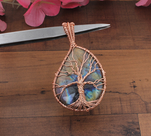 Pendentif en labradorite naturelle fait à la main, enroulé de fil, argent 925, feu bleu, plaqué platine, collier vintage unisexe, vente en gros - Product Image 5