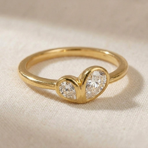 Bague de fiançailles pour femme en or jaune 18 carats avec diamant de laboratoire taille cœur, style romantique - Product Image 6