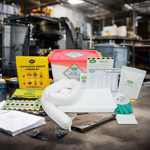 Kit anti-déversement d'huile 15L avec boîte de rangement transparente, tampons et chaussettes absorbantes d'urgence pour atelier et usine - Product Image 2