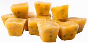 Purée de Fruit de la Passion Congelée en Cubes, Mélange de Jus de Fruits Naturels, Morceaux Carrés IQF, Vrac pour Sauces et Boissons, Origine Vietnam, 100% Pur - Product Image 1