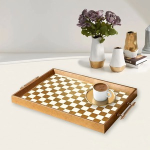 Plateau en métal haut de gamme avec un design à carreaux dorés et blancs, parfait pour servir des aliments, des boissons et présenter sur la table, en provenance d'Inde. - Product Image 6