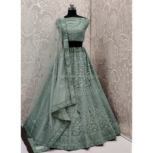 Fabzone Indian Bridal Collections Vêtements de mariage en velours avec Zarkhan Work for Brides - Product Image 2