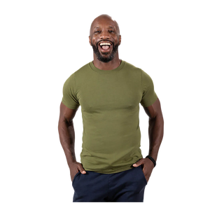 T-shirt pour homme en coton 100% à col rond et manches courtes, couleur olive, coupe ajustée, décontracté, uni, tricoté - Product Image 3