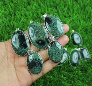 Hermoso Collar de Mujer con Colgante de Piedra Preciosa, Bisel de Latón Plateado, Jaspe Galáctico Natural, para Toda Ocasión - Product Image 6