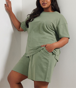 Ensemble décontracté d'été 2 pièces en coton 100% pour femme : T-shirt et short, avec logos personnalisés imprimés, broderies unies et dentelle de haute qualité - Product Image 5