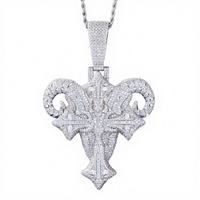 IJskoude Ramhoorn hanger met Fleur-de-lis kruisdesign, sprankelende baguette zilveren bedel, statement sieraden voor heren