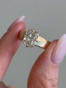 Bague solitaire en diamant de laboratoire taille coussin 2 carats, provenance mine ancienne, avec bande large, certifiée IGI - Product Image 1