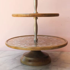 Base para Pastel de Madera Natural para Presentación de Repostería, con Textura de Grano Elegante y Acabado Duradero y Seguro para Alimentos - Product Image 1