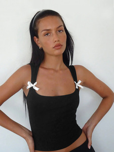 Vente en gros de débardeurs courts sexy en nylon Y2k décontractés pour femmes, col carré, style streetwear - Product Image 6