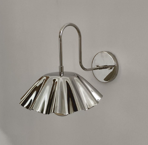 Lámpara de Pared Moderna de Hierro Metálico con Acabado Plateado, Diseño Exclusivo para Interiores, para Sala de Estar o Dormitorio - Product Image 1