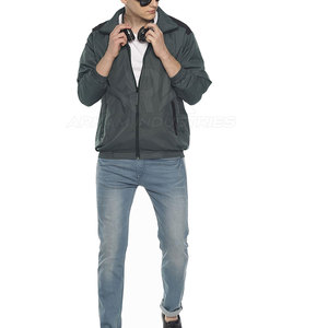 Veste coupe-vent d'hiver à coupe ajustée avec des options de couleurs tendance et une construction durable, veste coupe-vent à séchage rapide - Product Image 4