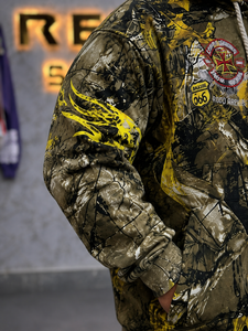 Sudadera con capucha de camuflaje para hombre con cremallera, parche de tachuelas y gráficos amarillos, estilo oversize hip hop, diseño de logo frontal - Product Image 4