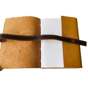 Carnet artisanal classique en cuir véritable avec serrure et clé, motif cœur, pages blanches, couverture souple, carnet de croquis, livre de lecture à bords festonnés - Product Image 3