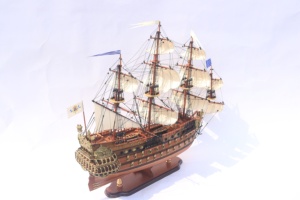 Modèle de bateau à voile en bois fait main - Navire français du XVIIe siècle, modèle réduit, décoration pour la maison ou le bureau, Le Soleil Royal - Product Image 4