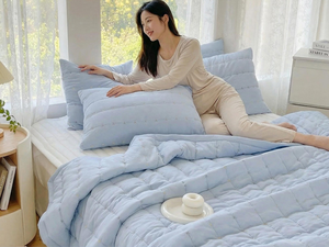 Ensemble de couette matelassée bleu clair, hypoallergénique, lavable en machine, garnissage en polyester respirant, housse de couette d'hiver, taille Queen - Product Image 5