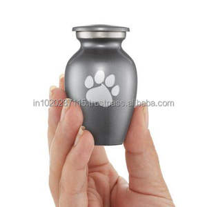 Urnes artisanales en métal de qualité supérieure de style antique pour animaux de compagnie pour les cendres de chien et de chat avec des détails commémoratifs complexes - Product Image 3