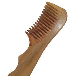 หวีไม้ธรรมชาติขัดเงาคุณภาพพรีเมียมจาก Lodi Impex ดีไซน์วินเทจ ทำด้วยมือ เป็นมิตรกับสิ่งแวดล้อม ทนทาน เหมาะสำหรับร้านเสริมสวย สวยหรู ทันสมัย - Product Image 3