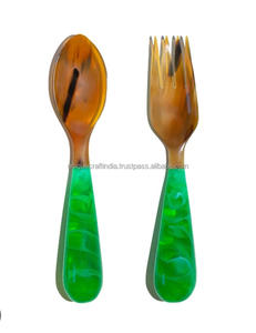 Servidores de ensalada de resina modernos 2025, juegos de utensilios de cocina y utensilios de cocina, servidores de ensalada hechos a mano de La India - Product Image 1