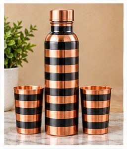 Botella de Agua de Cobre Hecha a Mano con Grabado Floral y Juego de Tazas a Juego - Product Image 3