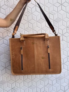 Sac fourre-tout en cuir sculpté à la main avec franges, élégant sac à main en cuir de vachette, collection de sacs élégants en fourrure pour femmes, multi-usages - Product Image 4