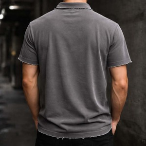 เสื้อโปโลผู้ชายแบบดิสเทรส ผ้าฝ้ายสีเทาฟอก ขอบดิบ สไตล์สตรีทแวร์ แขนสั้น เสื้อยืดลำลอง - Product Image 4