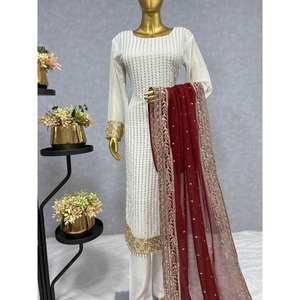 Ensemble de costume pour femmes de créateur avec broderie fantaisie et travail de séquence - Product Image 2