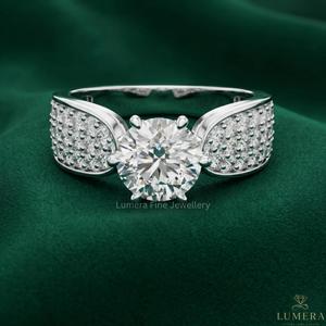 Anillo de Compromiso y Boda de Diamante Cultivado en Laboratorio, Corte Redondo, VVS1/VVS2, Certificado IGI, para Mujer, en Oro Blanco de 18K con Baño de Oro y Pavé - Product Image 1