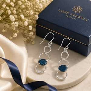 Boucles d'oreilles pendantes en argent et saphir bleu, boucles d'oreilles en argent sterling 925 avec saphir, boucles d'oreilles pendantes géométriques avec pierres précieuses, pierre de naissance de septembre - Product Image 2