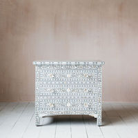 Table de chevet carrée moderne en os incrusté de nacre, durable et faite à la main, avec couleur personnalisable pour la maison ou le bureau par ARTISAN CRAFT