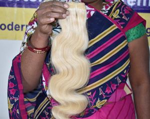 Vente en gros 100% naturel blond Bodywave faisceaux cuticule aligné indien Remy extensions de cheveux humains qualité du vendeur - Product Image 1