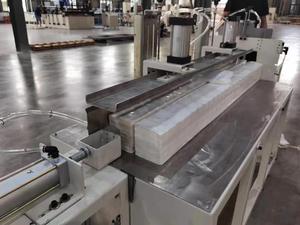 เครื่องบรรจุภัณฑ์ผ้าเช็ดมือแบบพับ N & V กึ่งอัตโนมัติ ได้รับการรับรองมาตรฐาน CE - Product Image 2