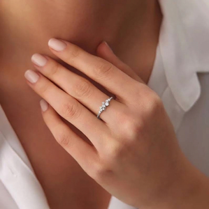 Bague de fiançailles unisexe tendance en diamant de laboratoire, alliance en platine, diamant rond brillant, certifiée IGI - Product Image 4
