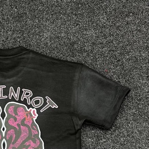 Brainrot Society Camiseta negra de manga corta para hombre con estampado de calavera y teléfono en color rosa, estilo urbano, cuello redondo, corte regular - Product Image 2