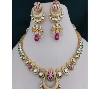 Ensemble Kundan de mariage de créateur Collier et boucles d'oreilles au look royal traditionnel pour femme Collier Kundan au look royal avec boucles d'oreilles - Product Image 2